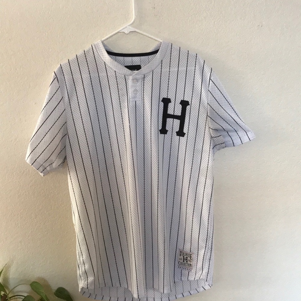 Huf worldwide baseball tee